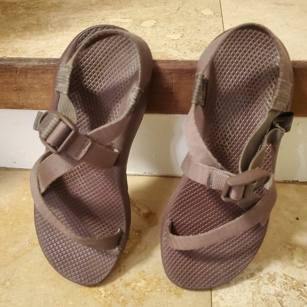 Ladies size 9 Chaco  peppercorn color Z/1 Classic sandals